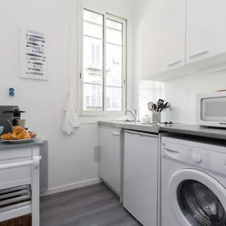 Etats Unis 893 - On Seafront In Old Town Nice